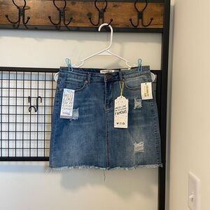 NWT | Celebrity Ace junior’s denim skirt —‎ size 7